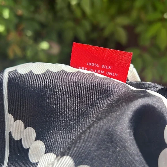 Rare** Vintage Oscar De La Renta Silk Scarf
